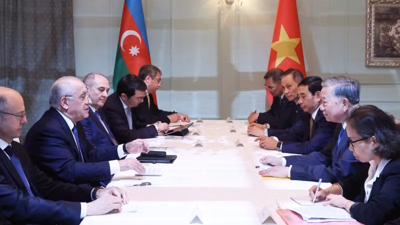 Tổng Bí thư Tô Lâm hội kiến Thủ tướng Azerbaijan Ali Asadov. (Ảnh: TTXVN) 