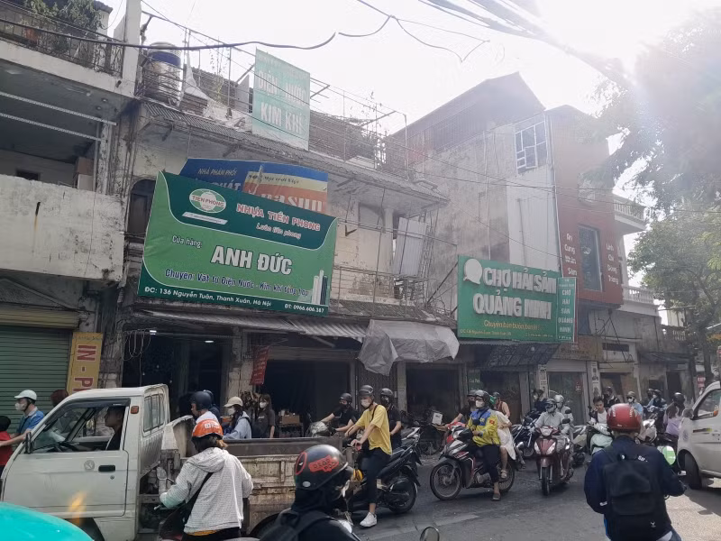 Các hộ dân đã đồng thuận bàn giao mặt bằng để thực hiện dự án mở rộng phố Nguyễn Tuân, quận Thanh Xuân.