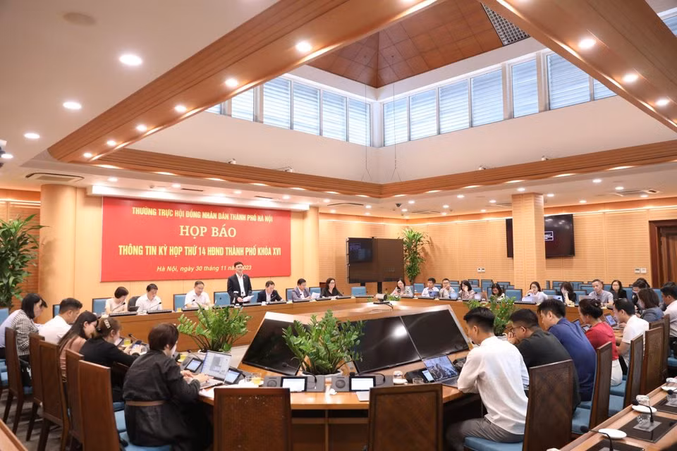 Quang cảnh buổi họp báo chiều 30/11.
