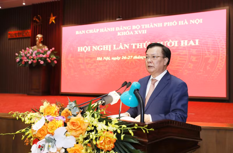 Bí thư Thành ủy Hà Nội Đinh Tiến Dũng phát biểu kết luận hội nghị.