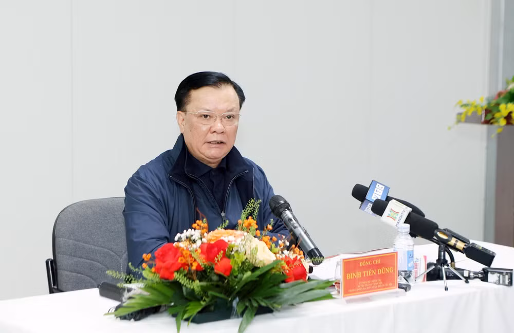 Đồng chí Đinh Tiến Dũng kết luận buổi làm việc. Đồng chí Đinh Tiến Dũng kết luận buổi làm việc.
