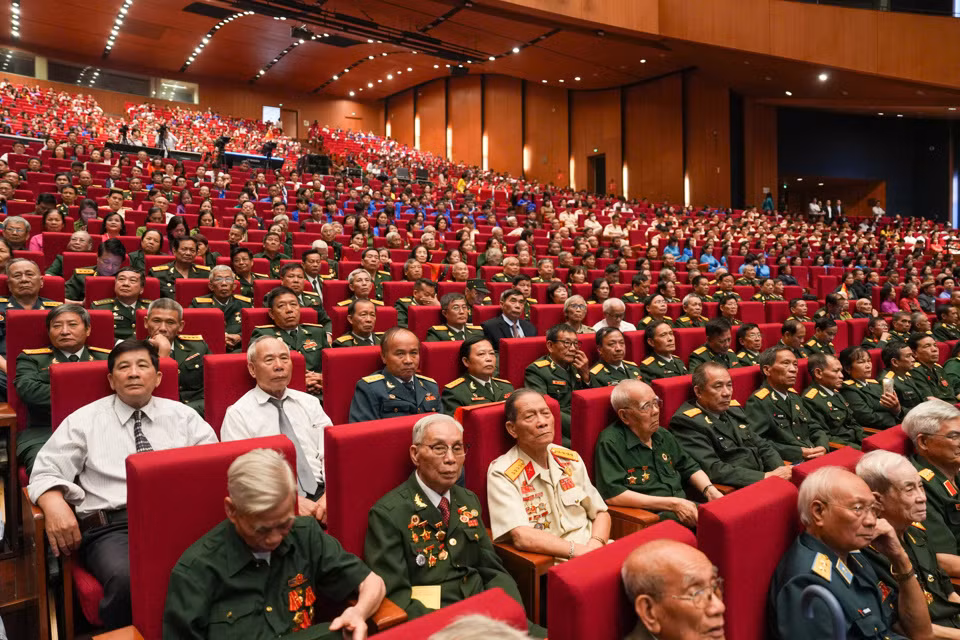 Các đại biểu dự lễ kỷ niệm. (ẢNH: ĐĂNG KHOA)