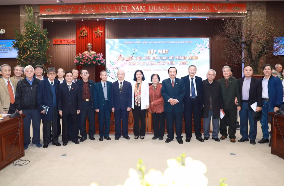 Lãnh đạo thành phố Hà Nội và các đại biểu câu lạc bộ Thăng Long.