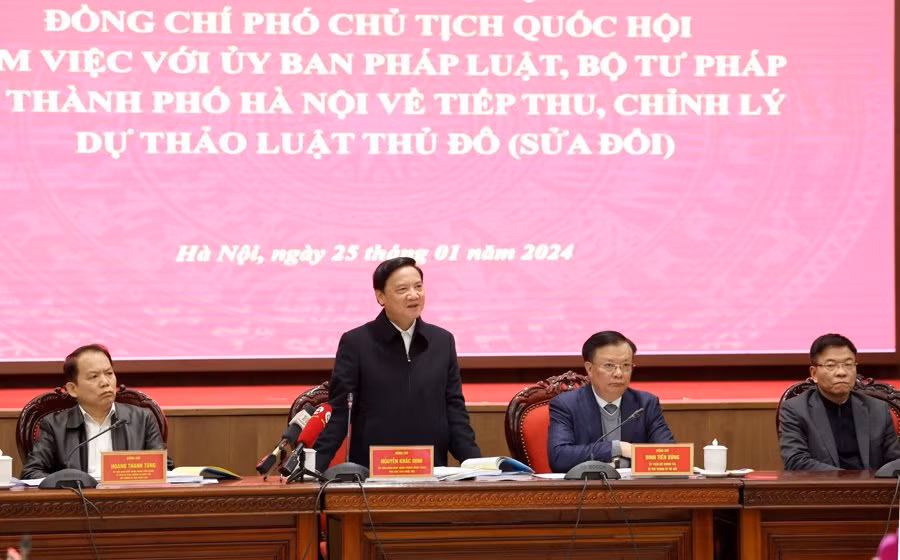 Phó Chủ tịch Quốc hội Nguyễn Khắc Định phát biểu tại buổi làm việc.