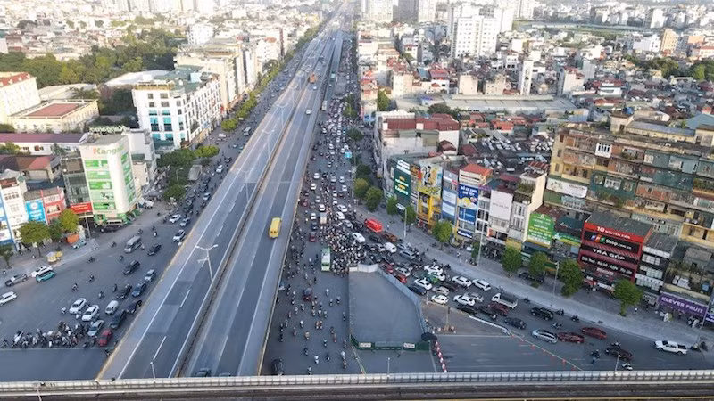 Nút giao Khuất Duy Tiến-Nguyễn Trãi-Nguyễn Xiển thường xuyên ùn tắc.