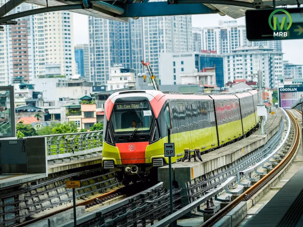 Tàu điện Nhổn-Ga Hà Nội bắt đầu vận hành thử đoạn trên cao. 
