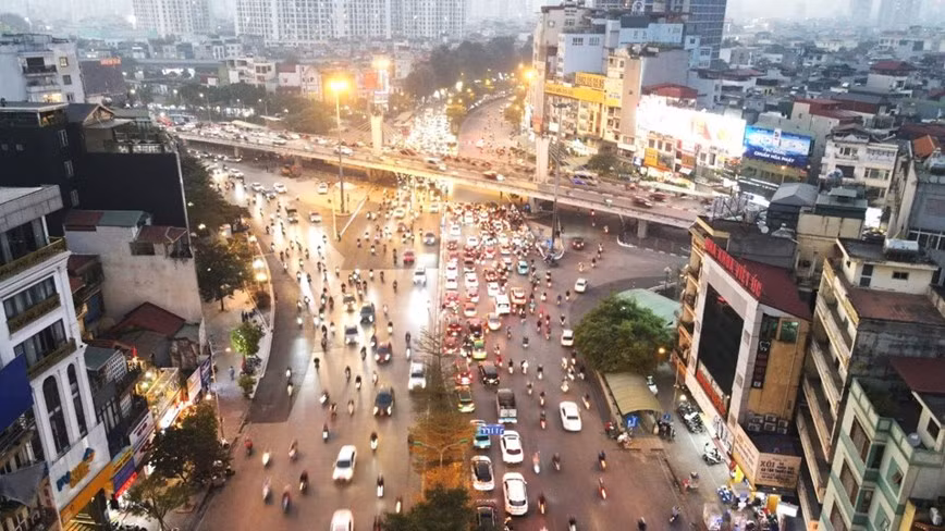 Vào giờ cao điểm, tình trạng ùn tắc đã cải thiện khá nhiều. Vào giờ cao điểm, tình trạng ùn tắc đã cải thiện khá nhiều.