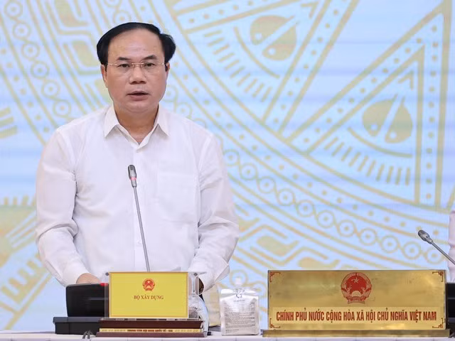 Thứ trưởng Xây dựng Nguyễn Văn Sinh trả lời tại họp báo. (Ảnh: Nhật Bắc) Thứ trưởng Xây dựng Nguyễn Văn Sinh trả lời tại họp báo. (Ảnh: Nhật Bắc)