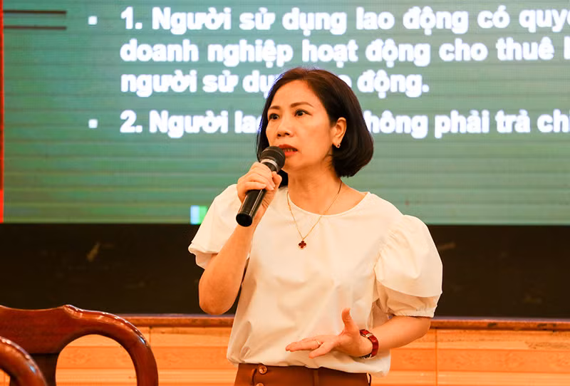 Đại biểu chia sẻ thông tin tại chương trình. (Ảnh: Hà Nam)
