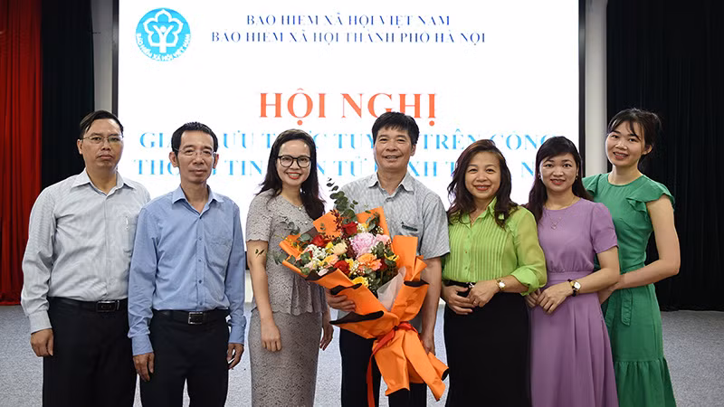 Đại biểu dự giao lưu trực tuyến của Bảo hiểm xã hội Hà Nội. (Ảnh: HSS)