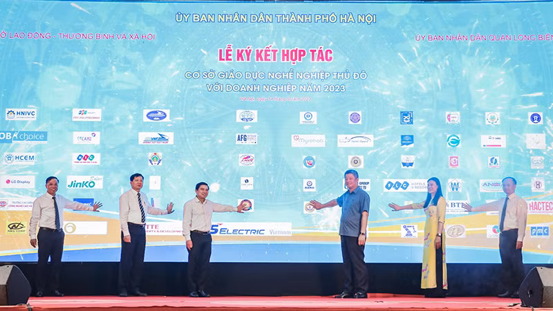 Khai mạc Ngày hội gắn kết giáo dục nghề nghiệp Thủ đô với thị trường lao động. (Ảnh: Hà Nam)