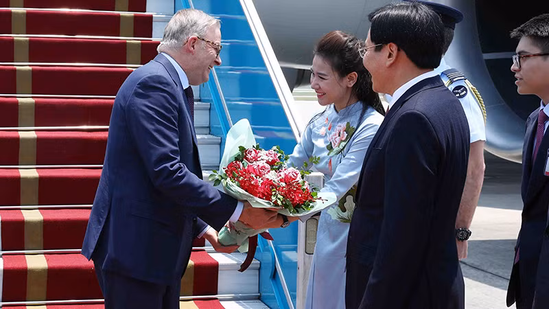 Thủ tướng Australia tới Hà Nội. Ảnh: TTXVN
