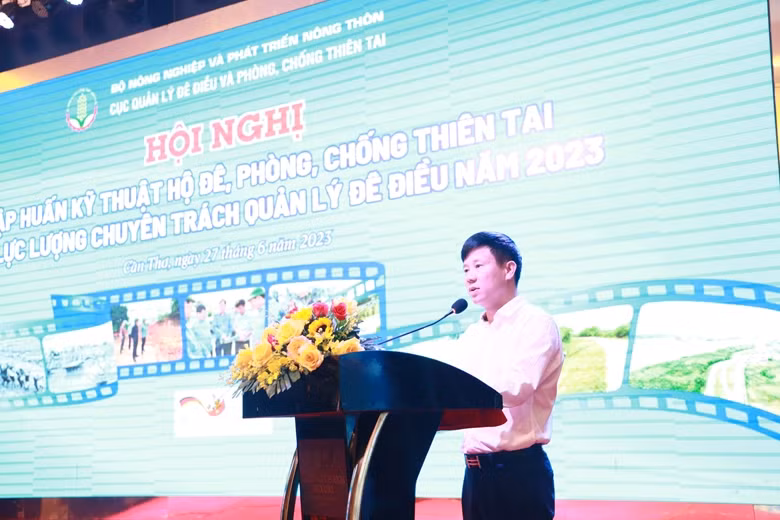 Hội nghị Tập huấn kỹ thuật hộ đê, phòng, chống thiên tai cho lực lượng chuyên trách quản lý đê điều năm 2023. Ảnh: dangcongsan.vn