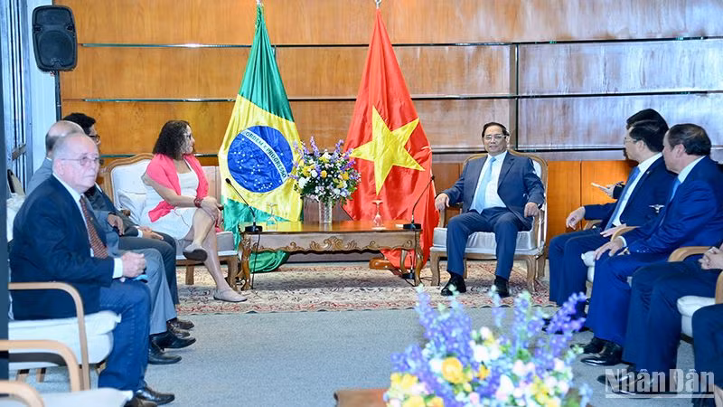 Thủ tướng Phạm Minh Chính mong muốn bà Luciana Santos, với cương vị Chủ tịch Đảng Cộng sản Brazil, tiếp tục quan tâm, ủng hộ, thúc đẩy hợp tác với Việt Nam. 
