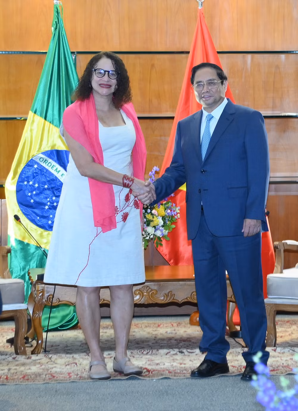 Thủ tướng Phạm Minh Chính tiếp bà Luciana Santos, Chủ tịch Đảng Cộng sản Brazil. Thủ tướng Phạm Minh Chính tiếp bà Luciana Santos, Chủ tịch Đảng Cộng sản Brazil.