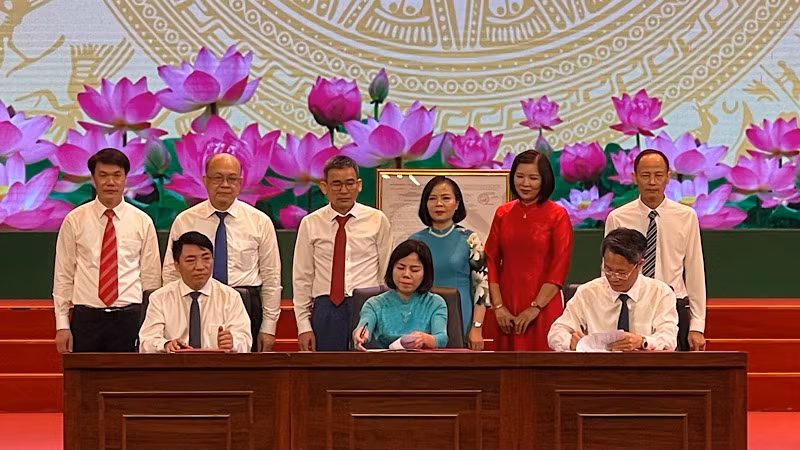 Trường Đại học Hải Dương ký kết thỏa thuận hợp tác với trường Đại học Bách khoa Hà Nội và Ban Quản lý các Khu công nghiệp tỉnh. Trường Đại học Hải Dương ký kết thỏa thuận hợp tác với trường Đại học Bách khoa Hà Nội và Ban Quản lý các Khu công nghiệp tỉnh.