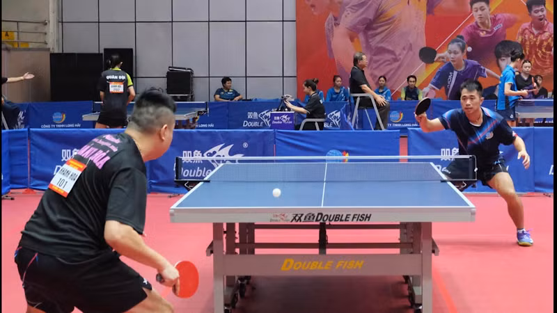 Các vận động viên thi đấu nội dung đồng đội nam. Các vận động viên thi đấu nội dung đồng đội nam.