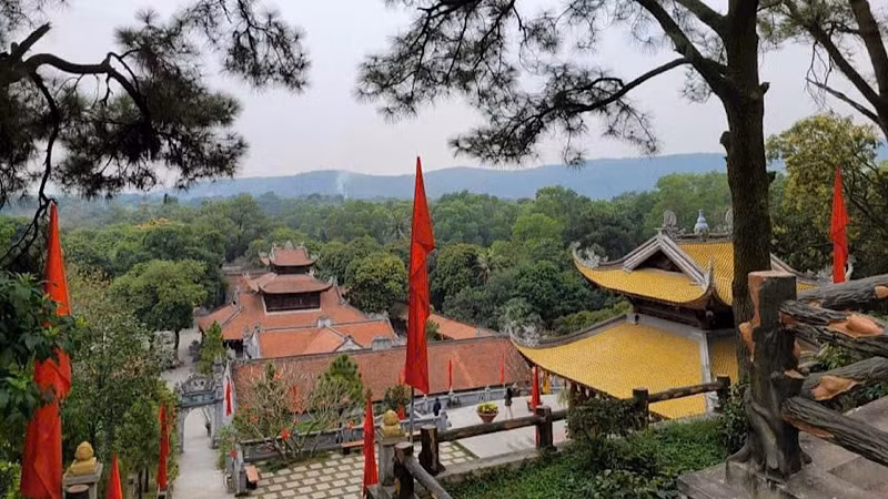 Chùa Côn Sơn nhìn từ trên cao. Chùa Côn Sơn nhìn từ trên cao.