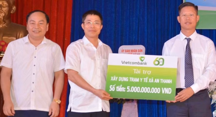 Vietcombank tài trợ huyện Tứ Kỳ 5 tỷ đồng xây dựng trạm y tế xã An Thanh.