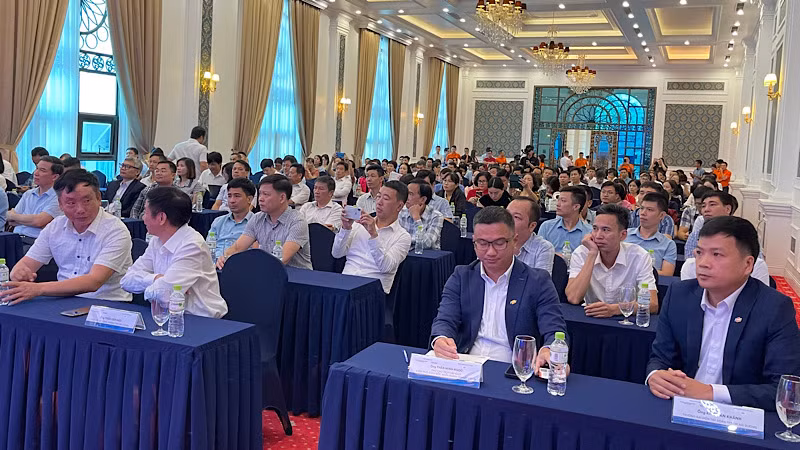 Các đại biểu dự Hội thảo chuyển đổi số cho doanh nghiệp nhỏ và vừa.