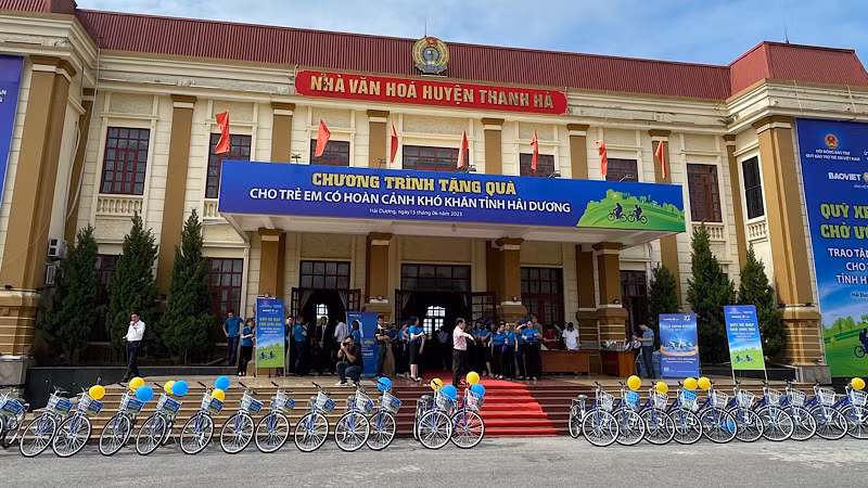 50 xe đạp dành tặng học sinh nghèo huyện Thanh Hà.