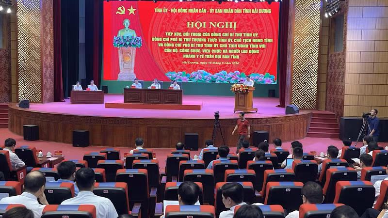 Hội nghị tiếp xúc, đối thoại của các đồng chí Thường trực Tỉnh ủy Hải Dương với cán bộ, công chức, viên chức và người lao động ngành y tế. Hội nghị tiếp xúc, đối thoại của các đồng chí Thường trực Tỉnh ủy Hải Dương với cán bộ, công chức, viên chức và người lao động ngành y tế.