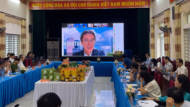 Đại diện thương vụ Việt Nam tại thành phố Houston (Mỹ) tham gia thảo luận tại hội nghị về các giải pháp tiêu thụ vải thiều và hàng nông sản.