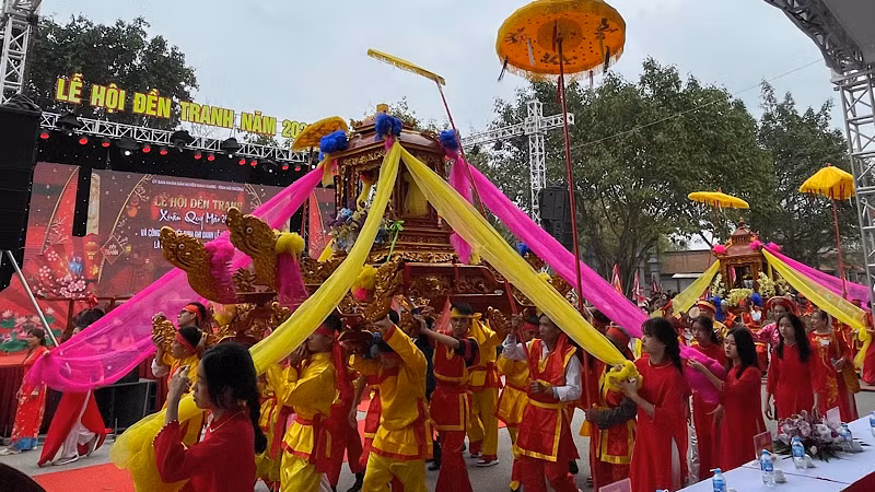 Lễ rước Thánh tại Lễ hội đền Tranh.