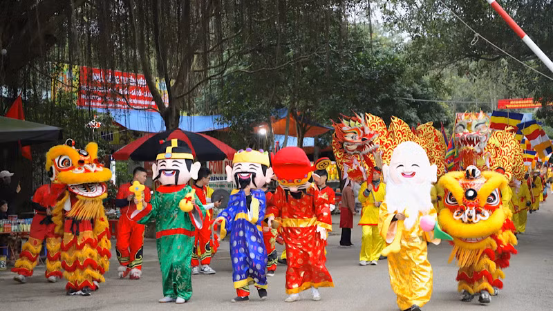 Lễ rước nước ở Lễ hội Côn Sơn-Kiếp Bạc.