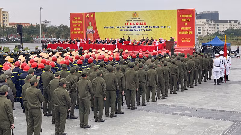 Lễ ra quân tấn công, trấn áp tội phạm, bảo đảm an ninh trật tự Tết Nguyên đán Ất Tỵ 2025. Lễ ra quân tấn công, trấn áp tội phạm, bảo đảm an ninh trật tự Tết Nguyên đán Ất Tỵ 2025.