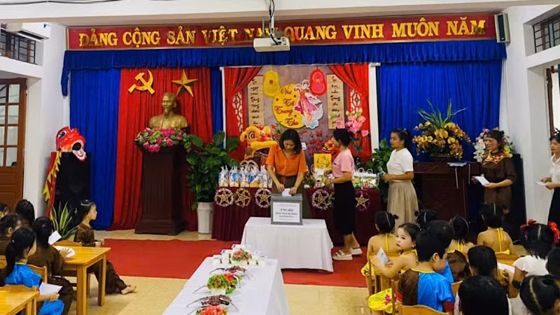 Các cô giáo trường mầm non Thanh Bình chia sẻ "Trung thu yêu thương".