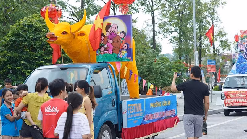 Mô hình trâu vàng của phường Văn An.