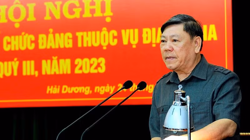 Phó Chủ nhiệm Thường trực Ủy ban Kiểm tra Trung ương Trần Văn Rón phát biểu tại hội nghị.