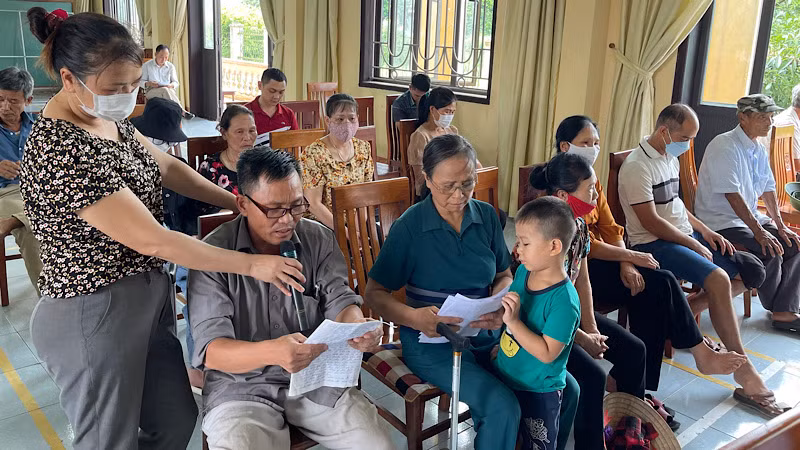 Người dân có ý kiến tại buổi đối thoại. Người dân có ý kiến tại buổi đối thoại.