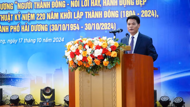 Chủ tịch Ủy ban nhân dân tỉnh Hải Dương phát biểu tại hội nghị.