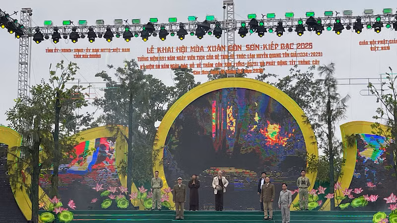 Hoạt cảnh Côn Sơn in dấu chân Người. Hoạt cảnh Côn Sơn in dấu chân Người.