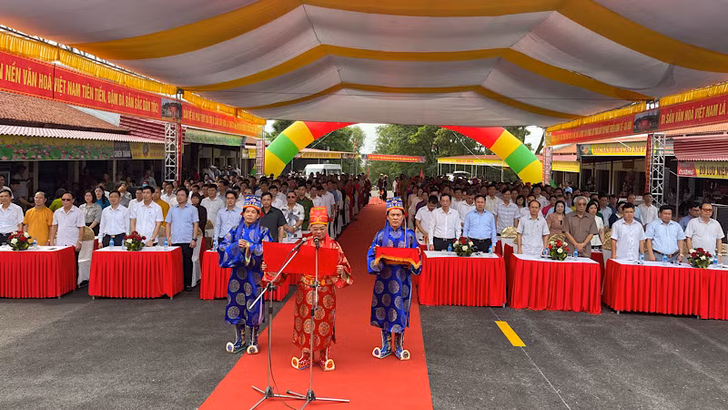 Cung tuyên văn tế tưởng nhớ An Sinh Vương Trần Liễu. Cung tuyên văn tế tưởng nhớ An Sinh Vương Trần Liễu.