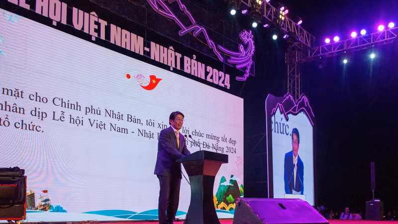 Đại sứ đặc mệnh toàn quyền Nhật Bản tại Việt Nam Ito Naoki phát biểu. Đại sứ đặc mệnh toàn quyền Nhật Bản tại Việt Nam Ito Naoki phát biểu.
