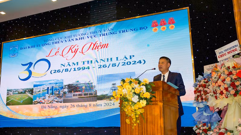 Phó Tổng Cục trưởng Khí tượng Thủy văn Hoàng Đức Cường phát biểu tại buổi lễ.