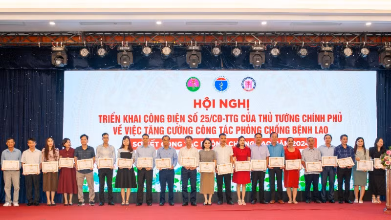 Các cá nhân, tập thể có thành tích xuất sắc trong công tác phòng, chống lao 2023.