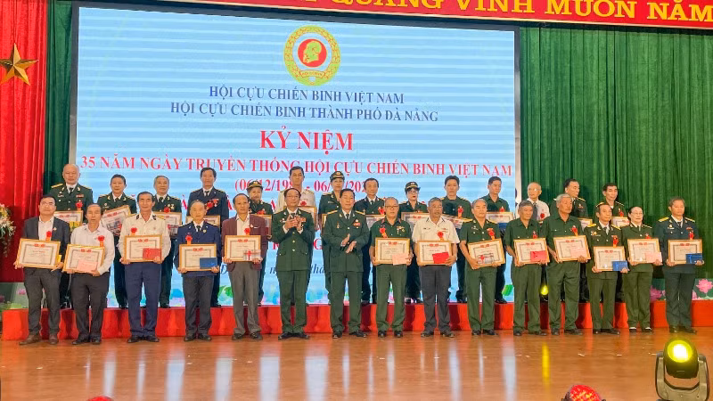 Các đồng chí Chi hội trưởng Cựu chiến binh tiêu biểu 2024.