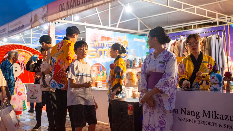 Sự kiện còn là nơi giao lưu những nét văn hóa Việt Nam và Nhật Bản đặc sắc. Sự kiện còn là nơi giao lưu những nét văn hóa Việt Nam và Nhật Bản đặc sắc.