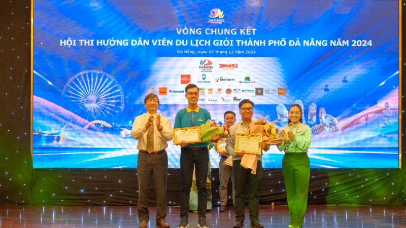 Hai thí sinh đạt giải nhất cuộc thi.