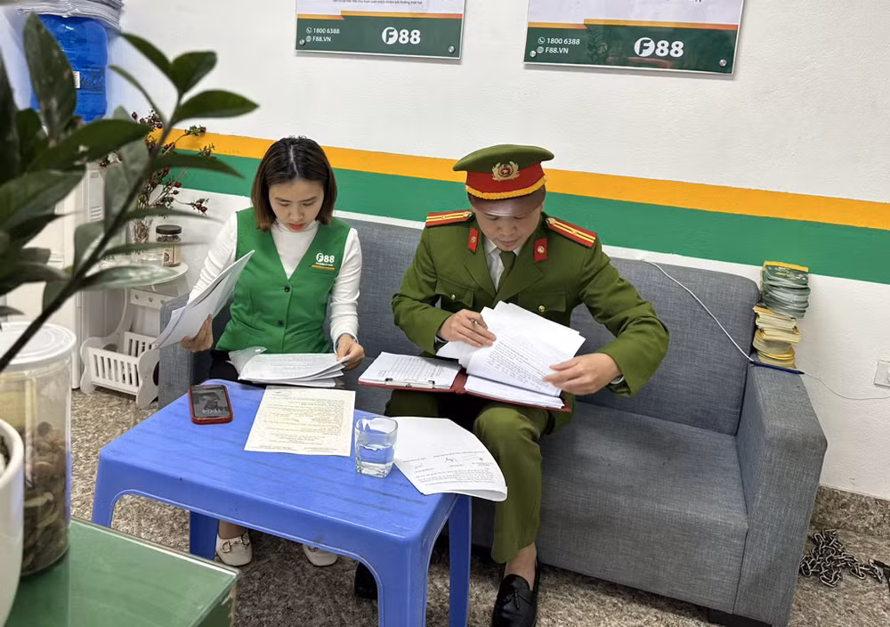 Công an thành phố Thanh Hóa kiểm tra hành chính cơ sở kinh doanh có điều kiện.