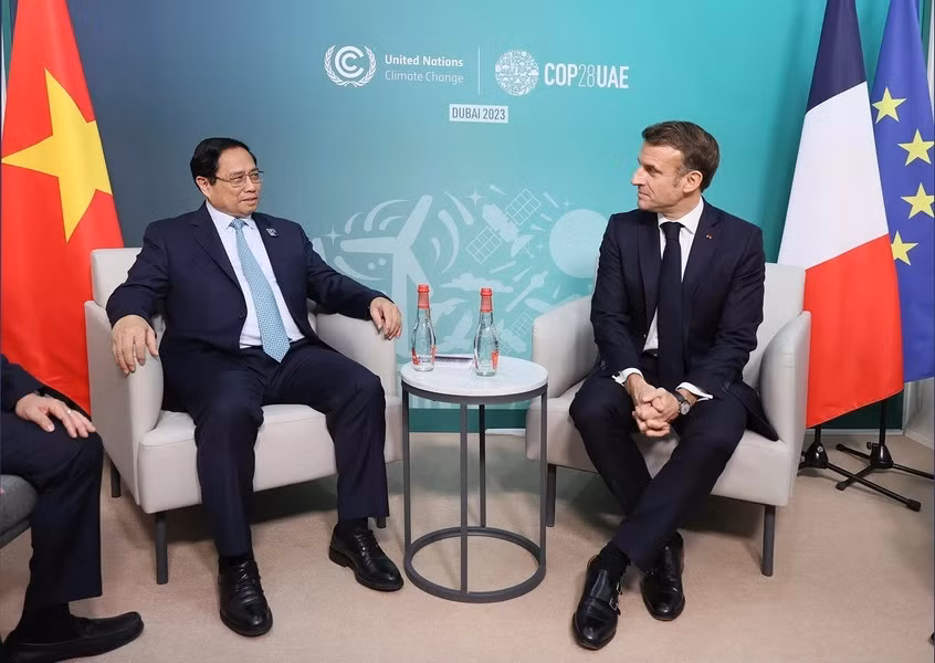 Thủ tướng Phạm Minh Chính gặp Tổng thống Pháp Emmanuel Macron. Thủ tướng Phạm Minh Chính gặp Tổng thống Pháp Emmanuel Macron.