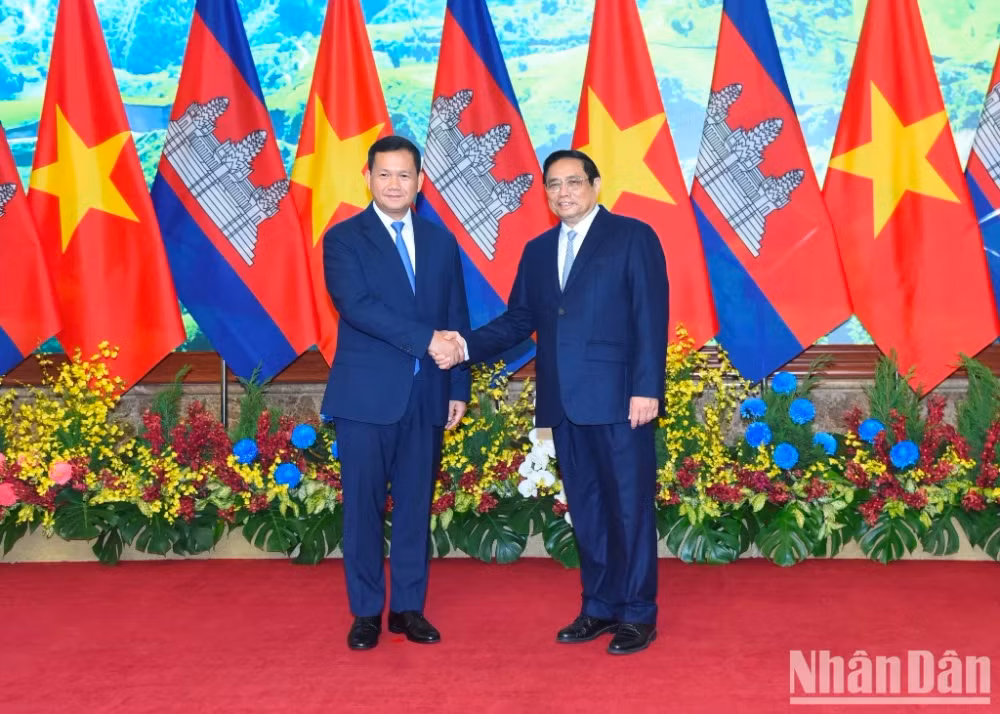 Thủ tướng Phạm Minh Chính và Thủ tướng Vương quốc Campuchia Samdech Moha Bovor Thipadei Hun Manet. 