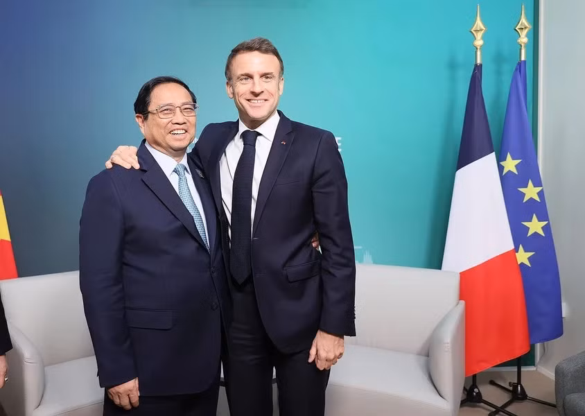 Thủ tướng Phạm Minh Chính gặp Tổng thống Pháp Emmanuel Macron. Thủ tướng Phạm Minh Chính gặp Tổng thống Pháp Emmanuel Macron.