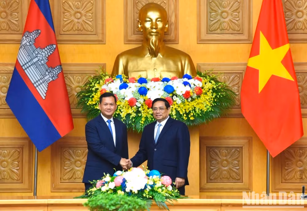 Thủ tướng Phạm Minh Chính và Thủ tướng Vương quốc Campuchia Samdech Moha Bovor Thipadei Hun Manet.