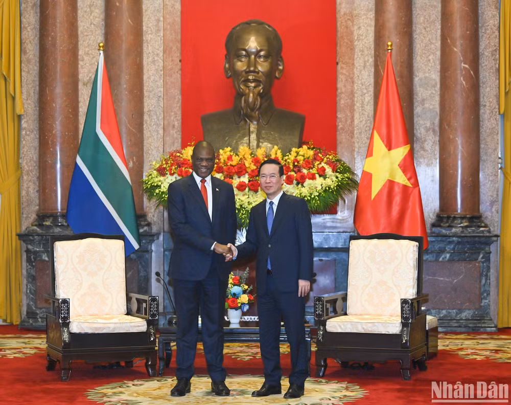Chủ tịch nước Võ Văn Thưởng và Phó Tổng thống Cộng hòa Nam Phi Paul Mashatile.