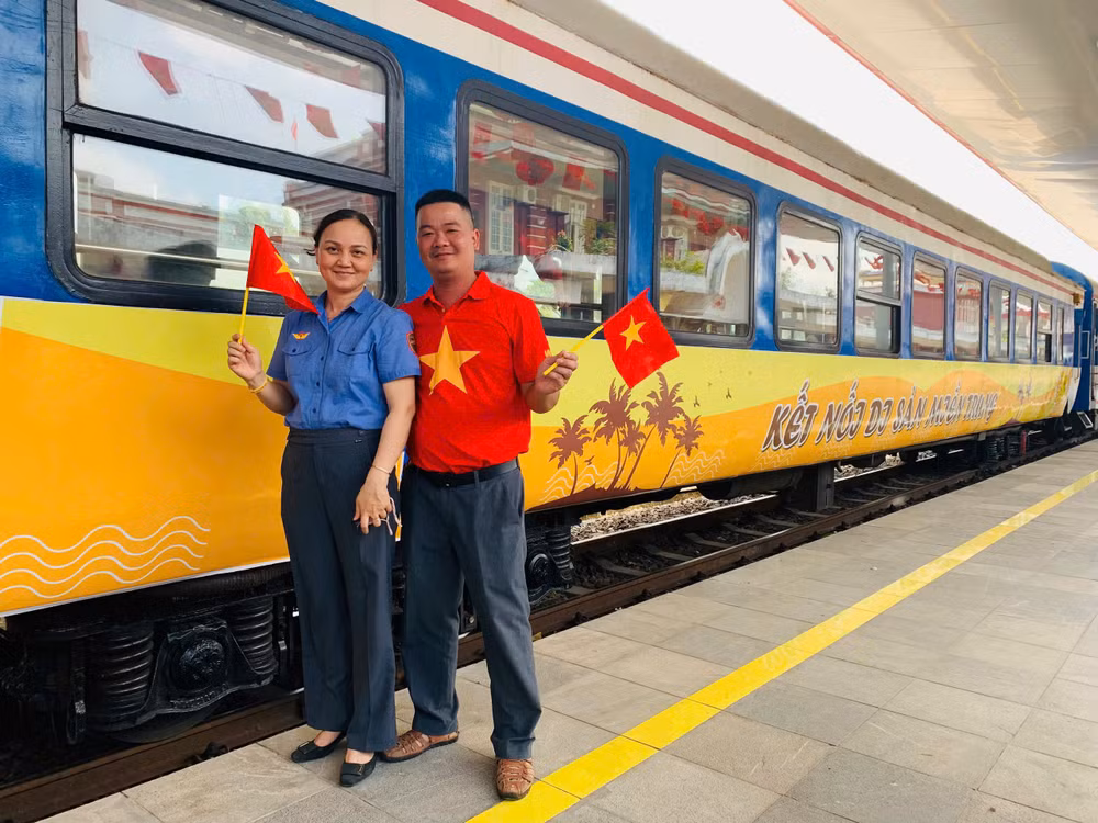 Tổng công ty Đường sắt Việt Nam tập trung đổi mới, nâng cao chất lượng dịch vụ để tăng tốc phát triển. Tổng công ty Đường sắt Việt Nam tập trung đổi mới, nâng cao chất lượng dịch vụ để tăng tốc phát triển.